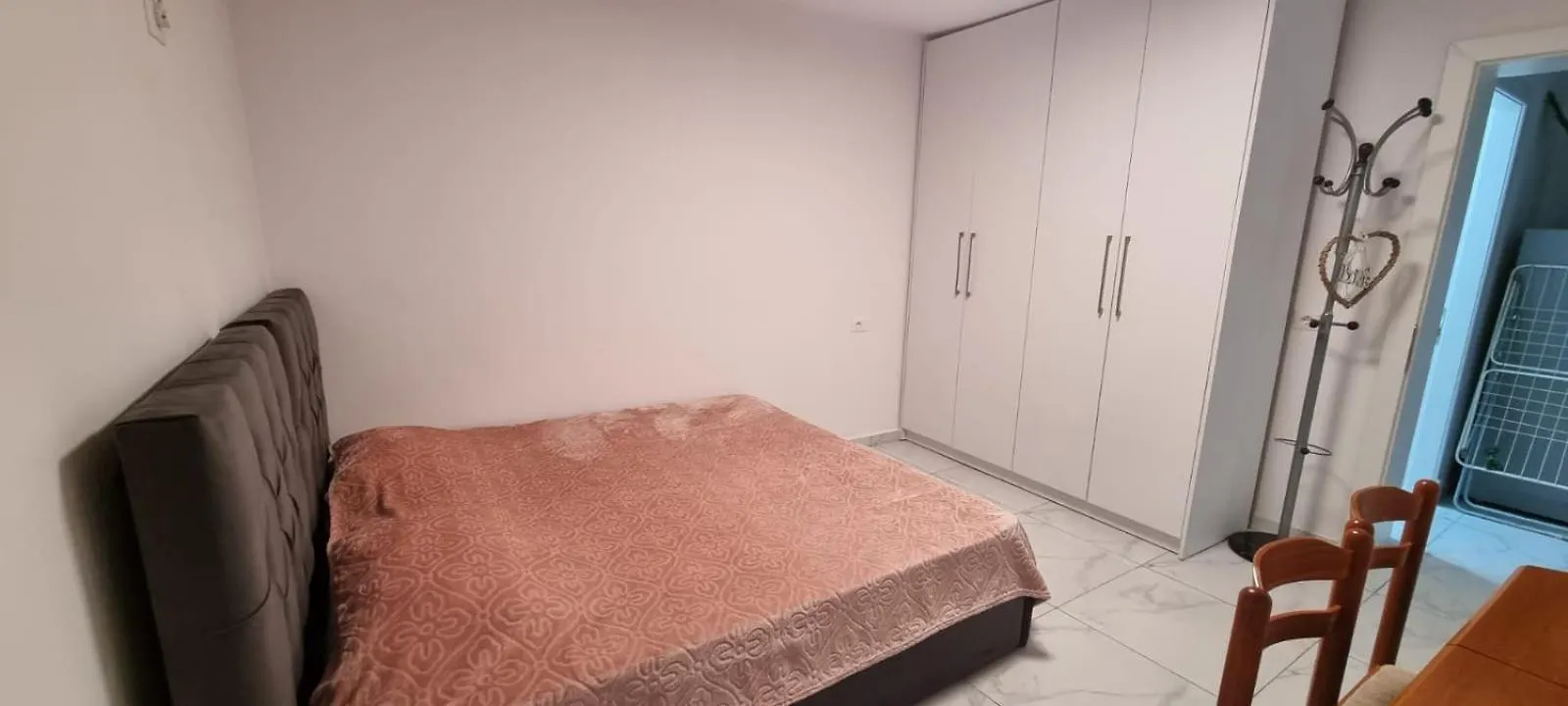 Lalas Apartments 地拉那